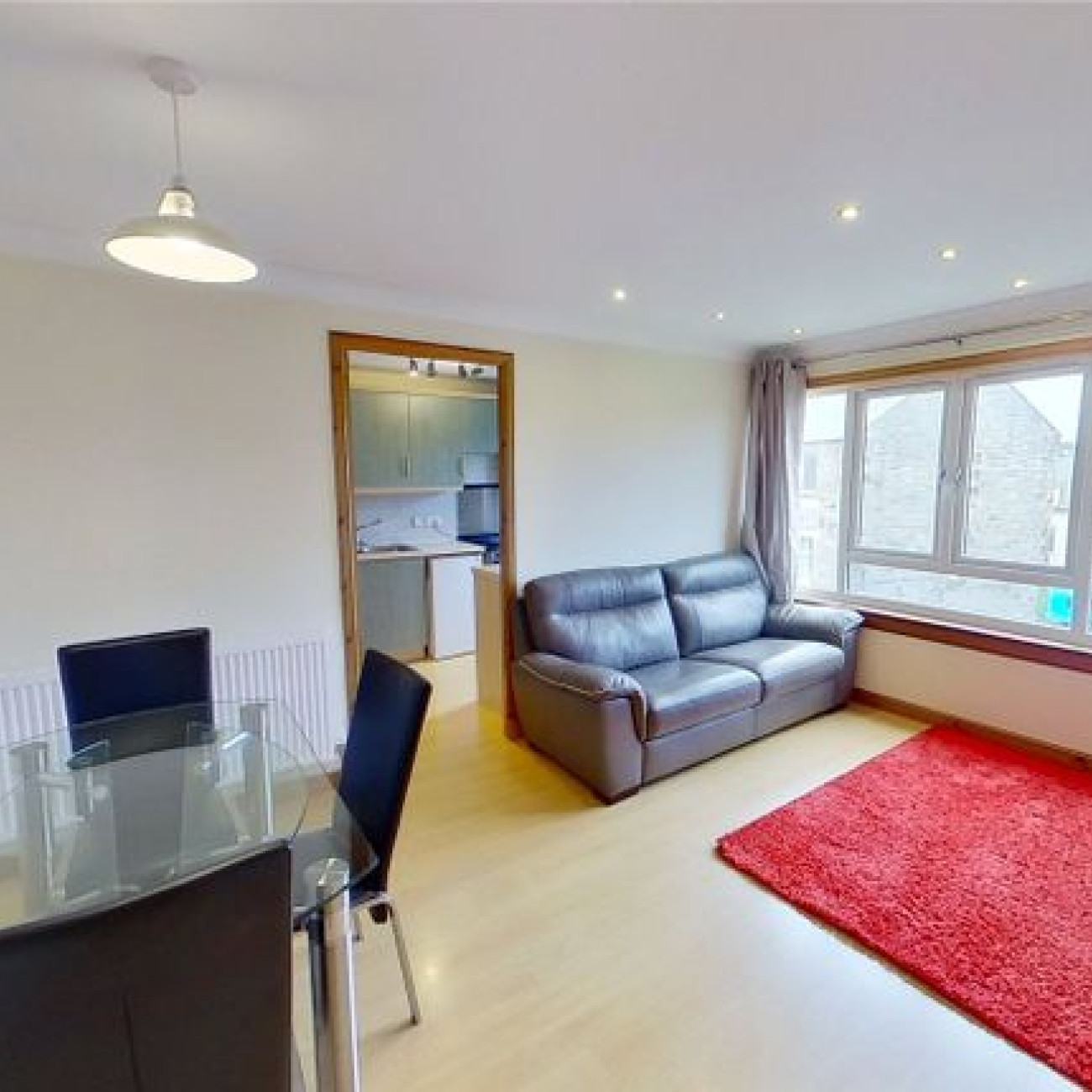 BRIGHT ONE BEDROOM FLAT IN EDINBURGH