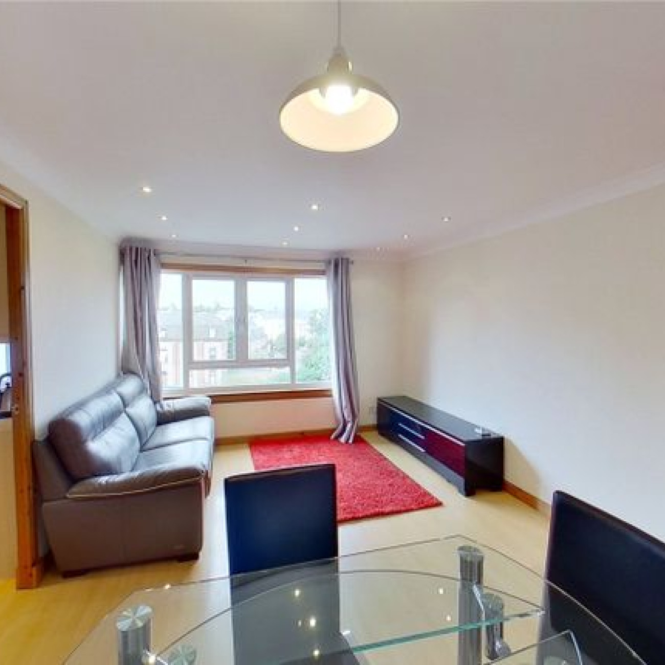 BRIGHT ONE BEDROOM FLAT IN EDINBURGH
