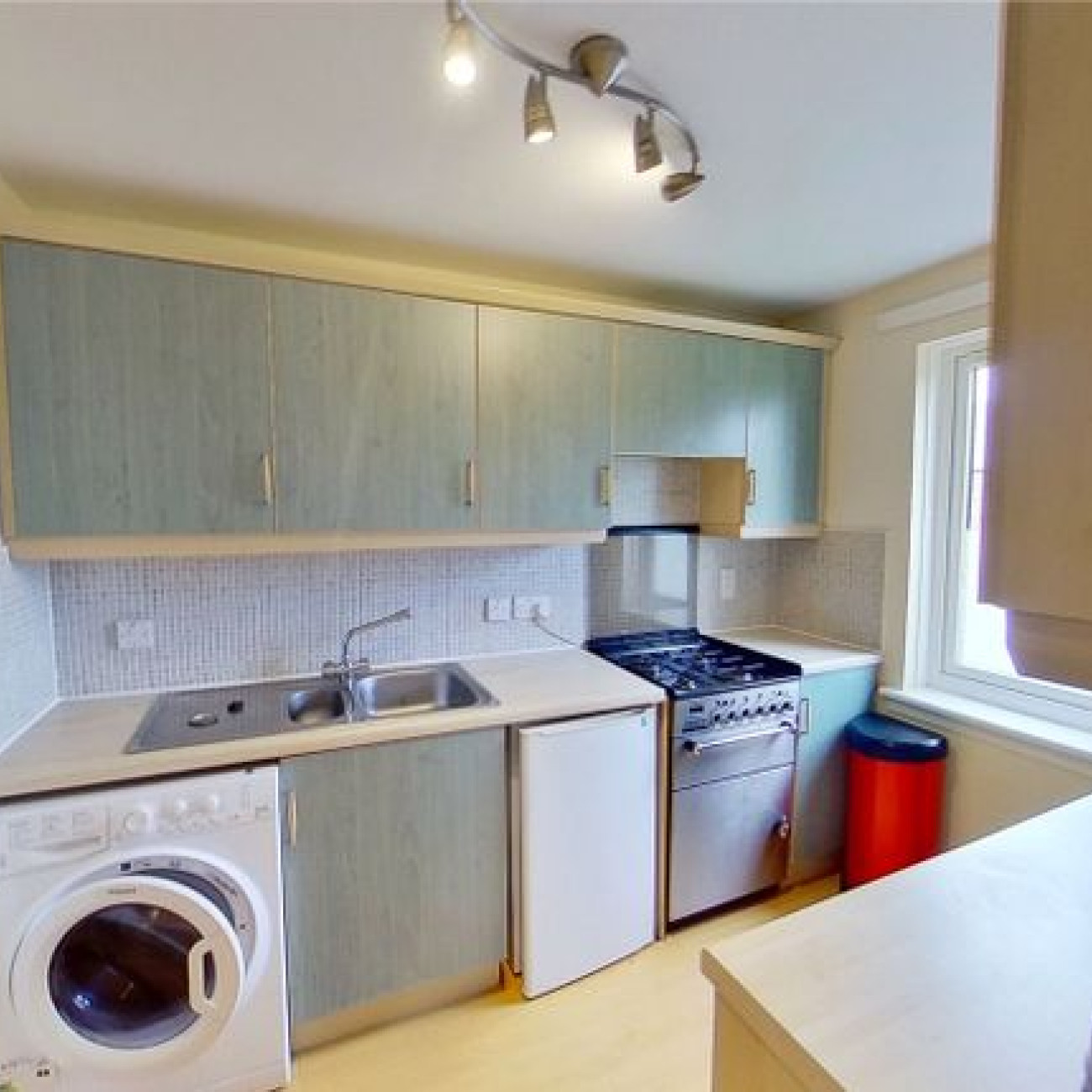 BRIGHT ONE BEDROOM FLAT IN EDINBURGH