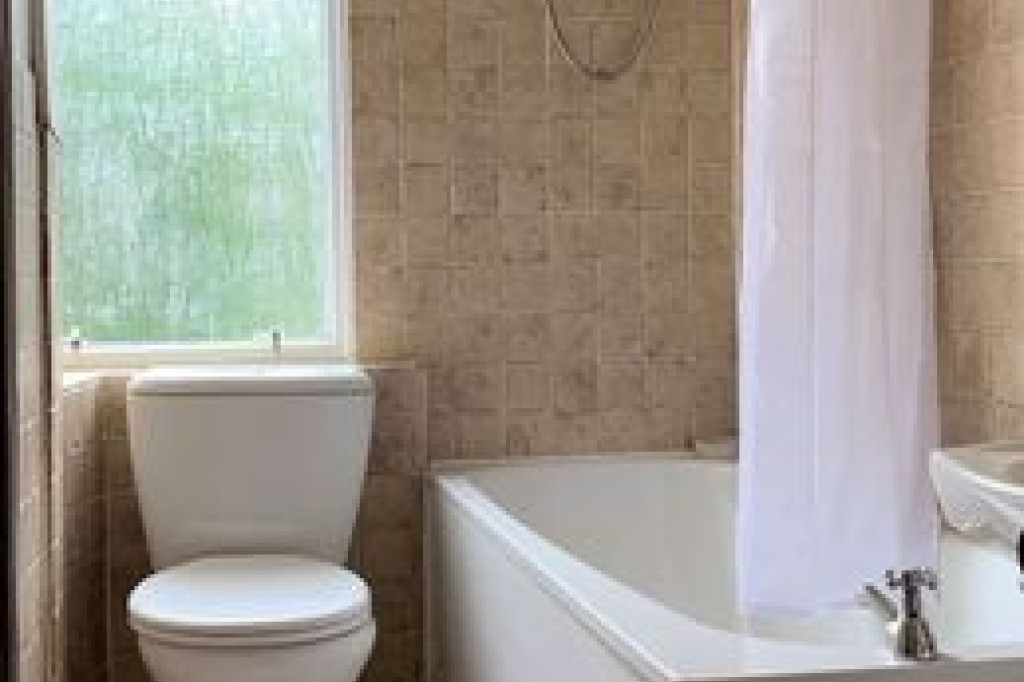 BRIGHT ONE BEDROOM FLAT IN EDINBURGH