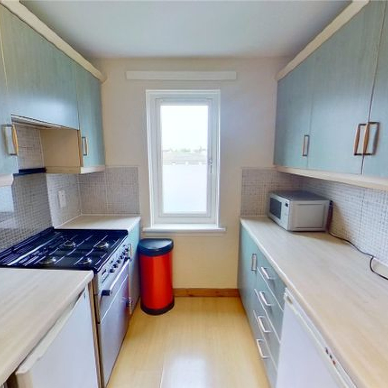 BRIGHT ONE BEDROOM FLAT IN EDINBURGH