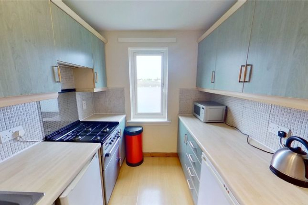 BRIGHT ONE BEDROOM FLAT IN EDINBURGH