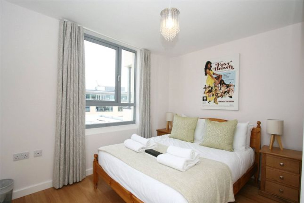 MODERN BEDROOM FLAT IN CAMBRIDGE