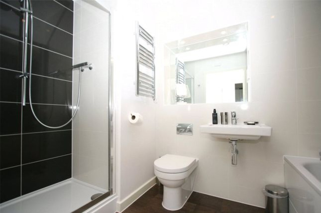 MODERN BEDROOM FLAT IN CAMBRIDGE