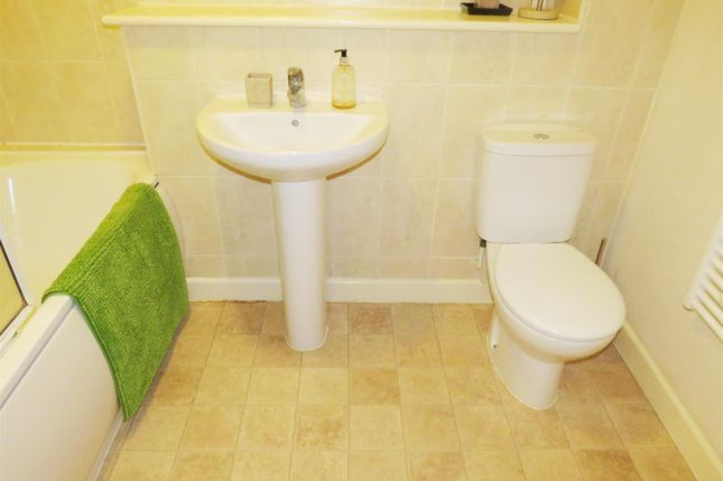 FIRST FLOOR ONE BEDROOM FLAT IN SOUTHAMPTON