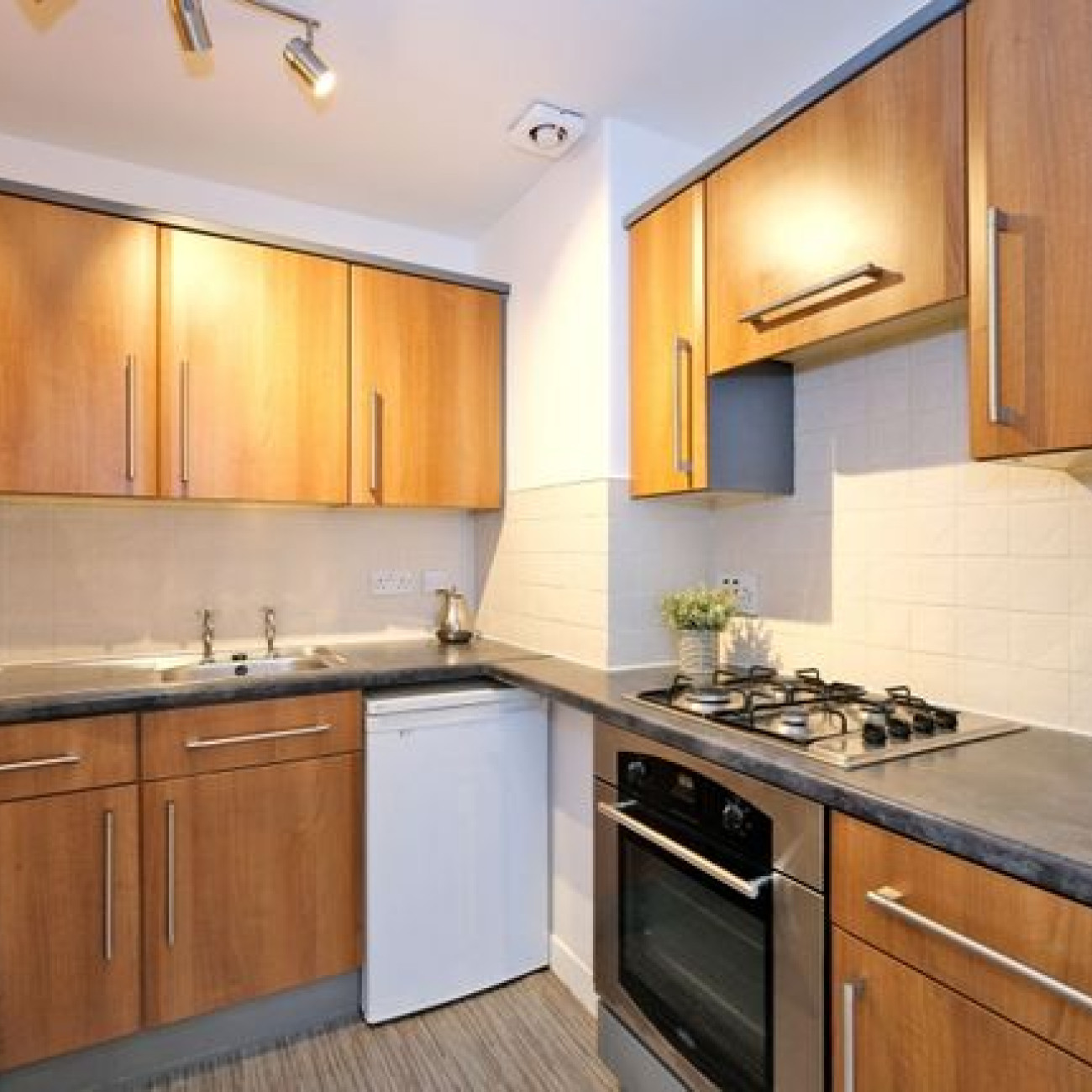 GROUND BEDROOM FLAT IN ABERDEEN