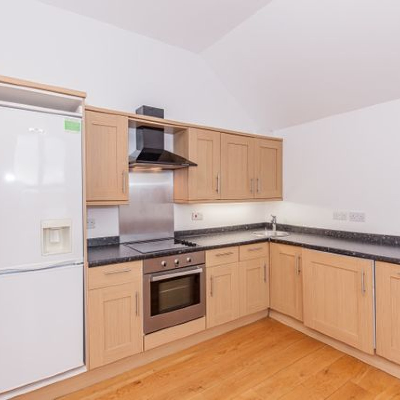 FLOOR ONE BEDROOM FLAT IN OXFORD