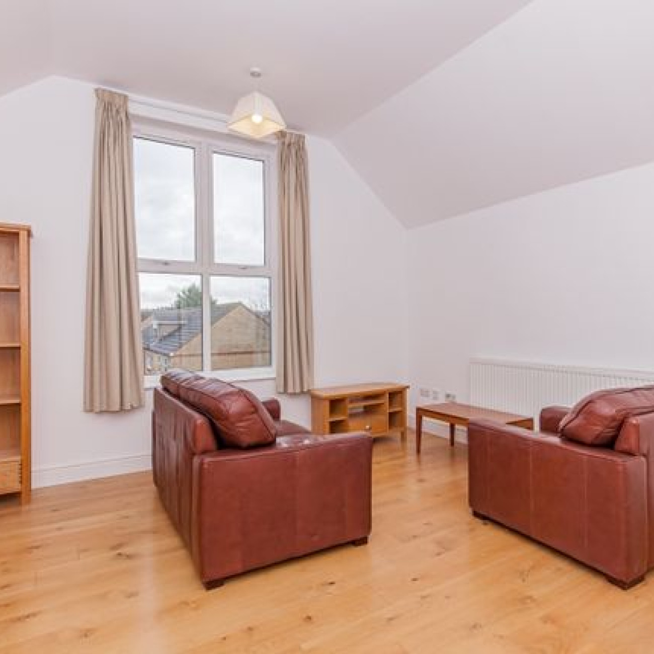 FLOOR ONE BEDROOM FLAT IN OXFORD