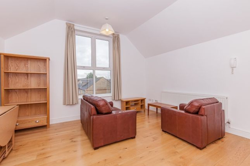 FLOOR ONE BEDROOM FLAT IN OXFORD