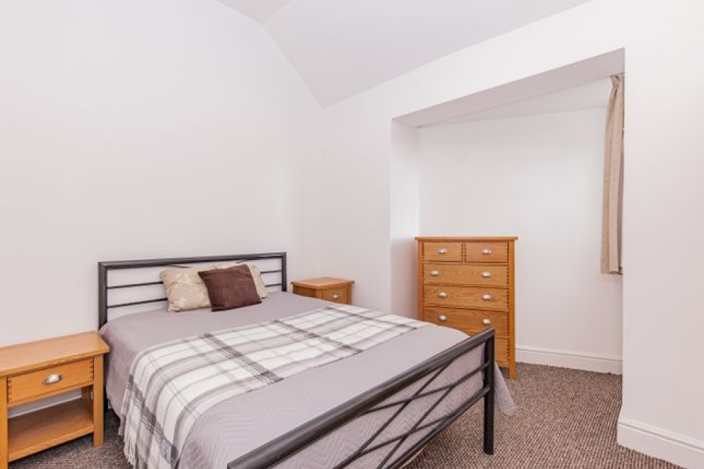 FLOOR ONE BEDROOM FLAT IN OXFORD