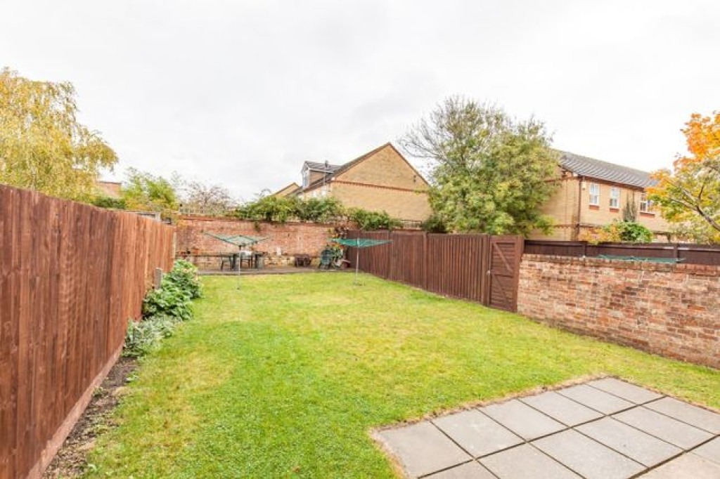 FLOOR ONE BEDROOM FLAT IN OXFORD
