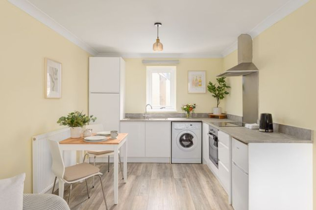 FURNISHED ONE BEDROOM FLAT IN EDINBURGH