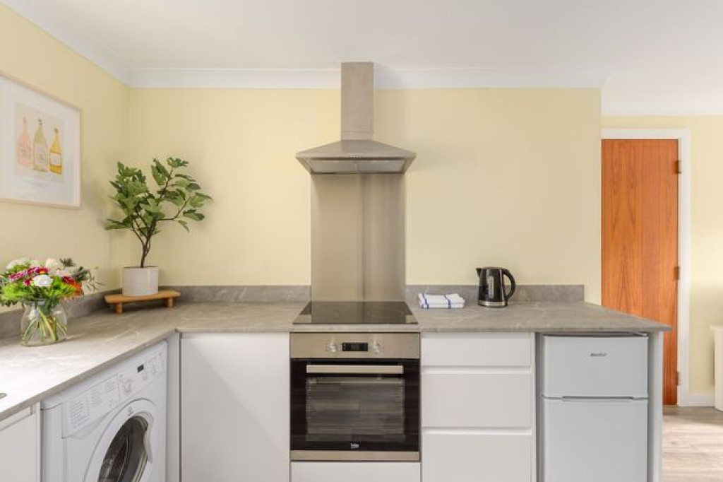 FURNISHED ONE BEDROOM FLAT IN EDINBURGH