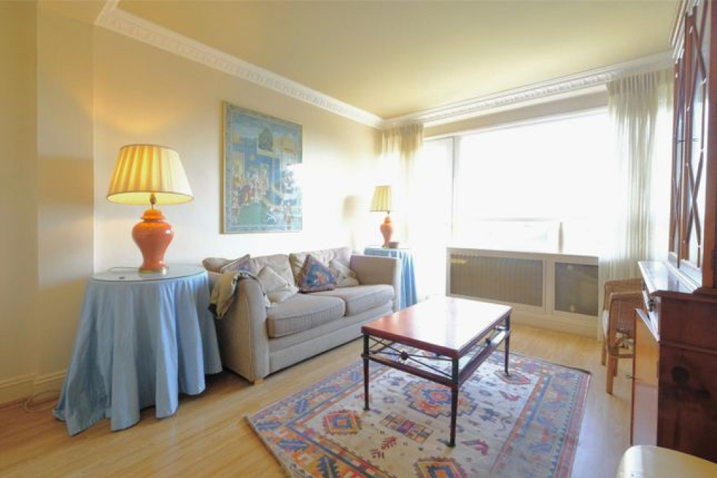 AN IMMACULATE ONE BEDROOM FLAT IN LONDON