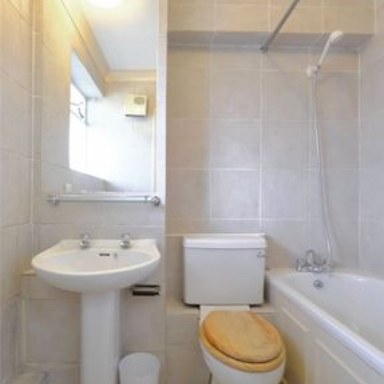AN IMMACULATE ONE BEDROOM FLAT IN LONDON