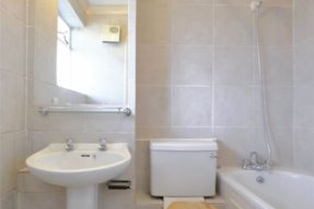 AN IMMACULATE ONE BEDROOM FLAT IN LONDON