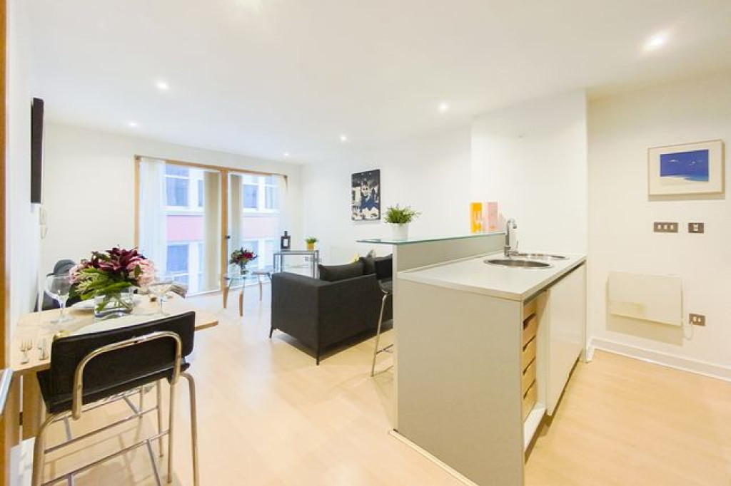 SPACIOUS ONE BEDROOM FLAT IN MANCHESTER