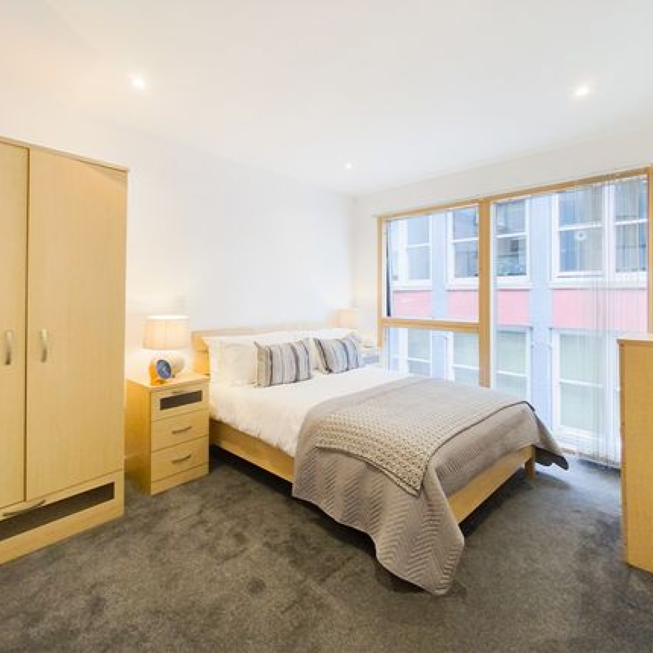 SPACIOUS ONE BEDROOM FLAT IN MANCHESTER