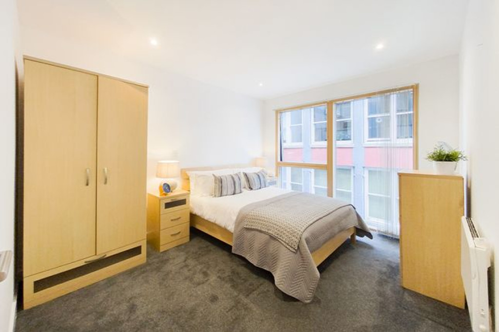 SPACIOUS ONE BEDROOM FLAT IN MANCHESTER