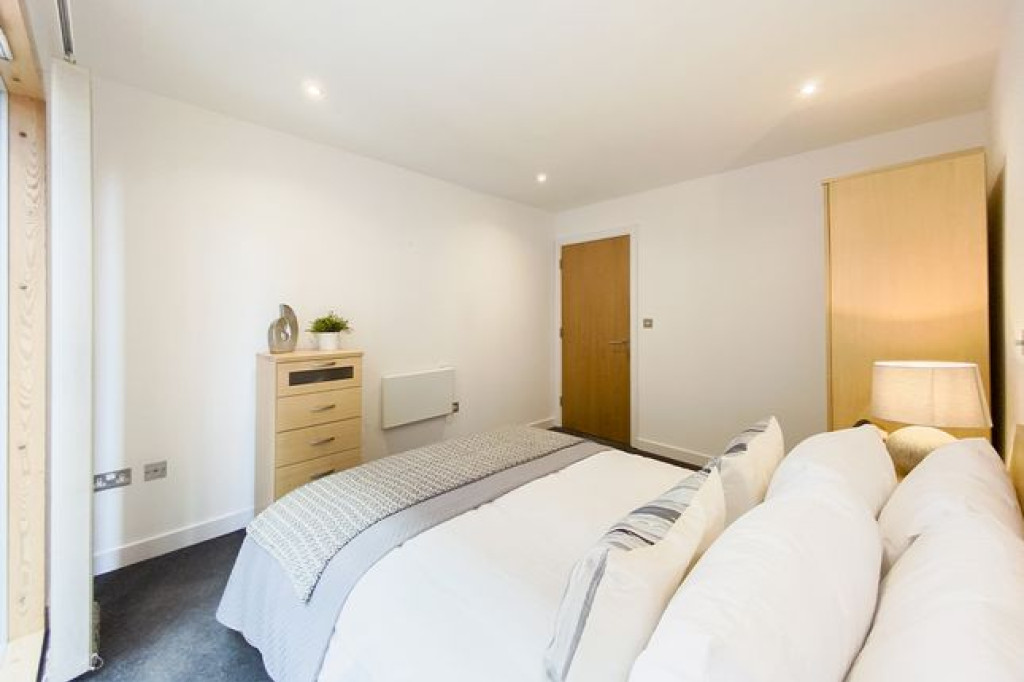 SPACIOUS ONE BEDROOM FLAT IN MANCHESTER