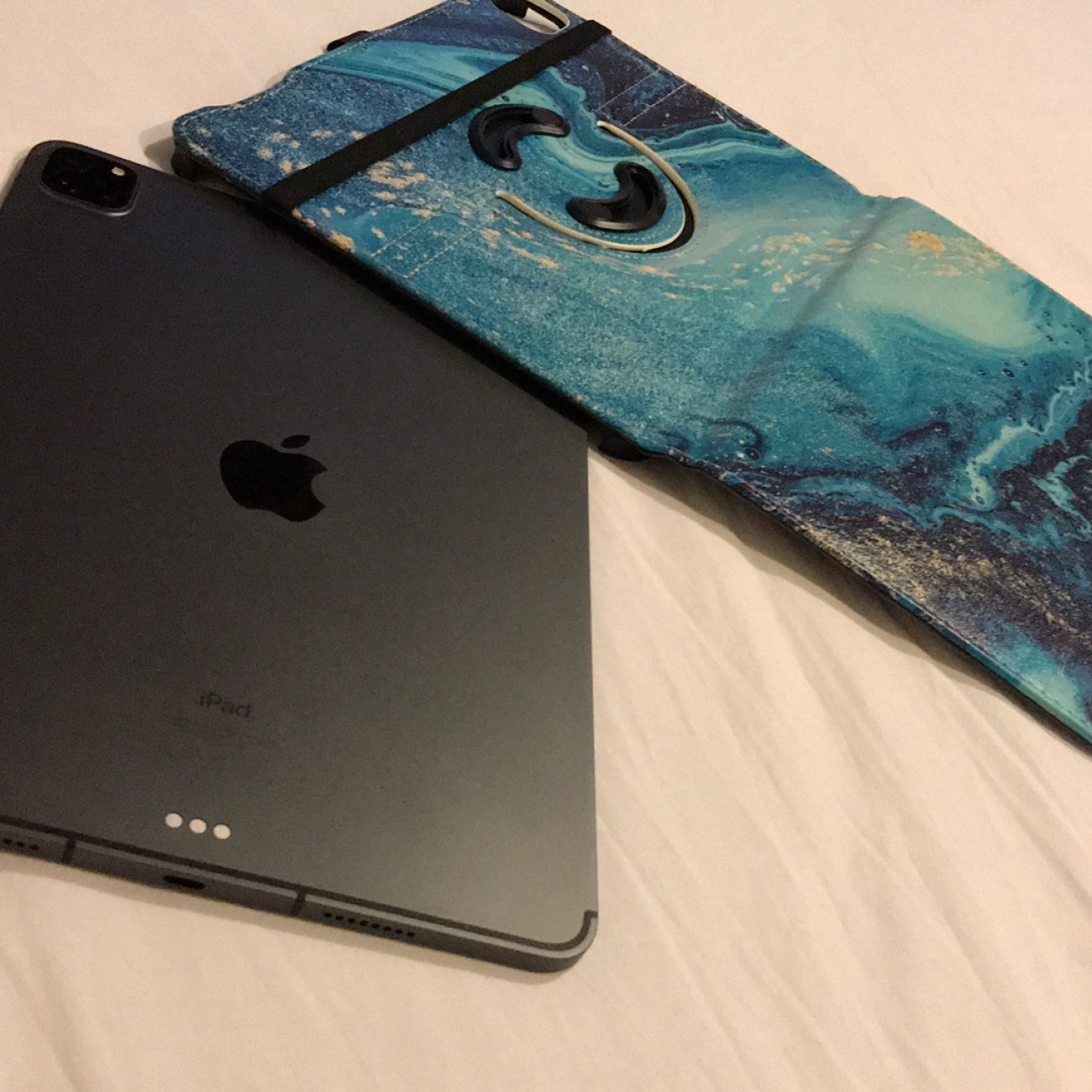 New iPad 11Pro 256GB,with glass protection,case,charger And box,rpp 849£