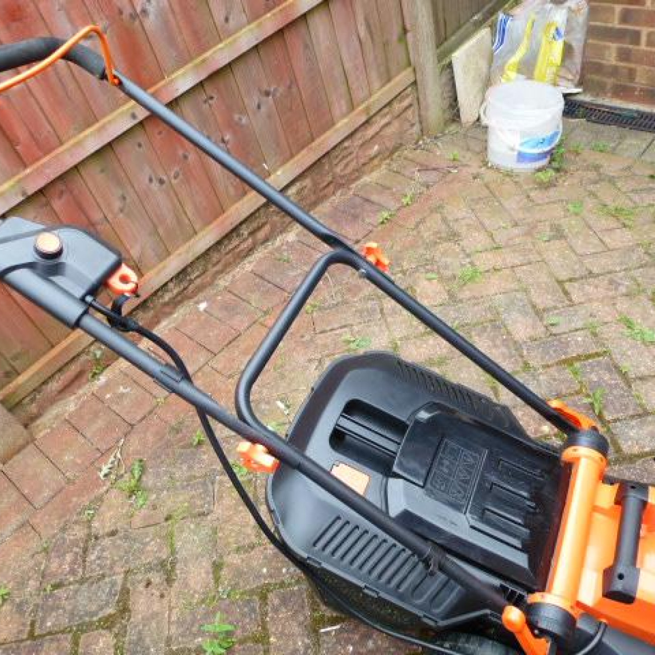 BLACK & DECKER CLM3820 CORDLESS 36v LAWNMOWER