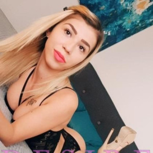 VANESSA NEW BLONDE PETITE PARTY GIRL NEW