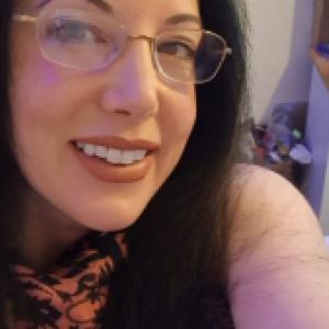 Online chat or escort for day or evening companionship 
