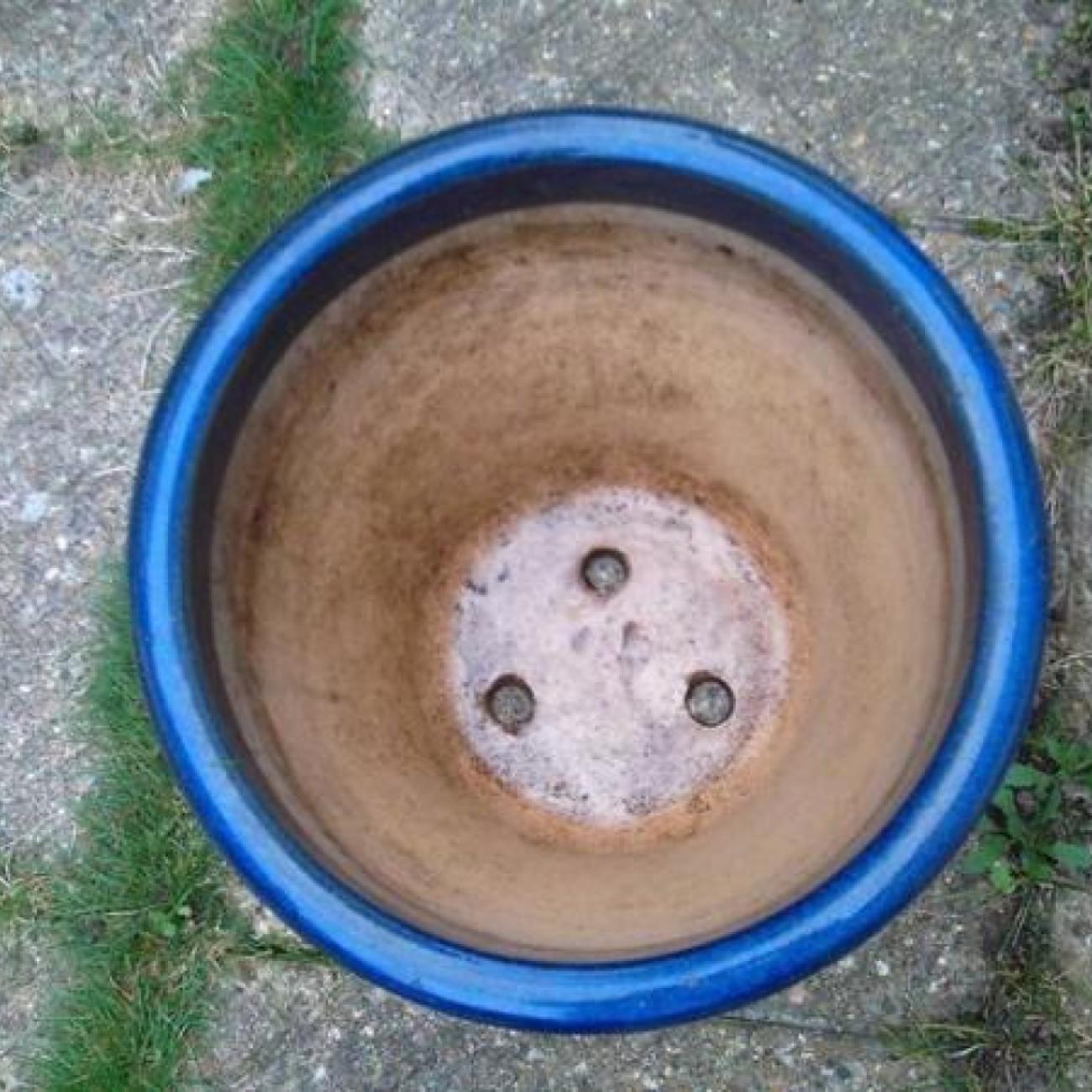 Planter (concrete?) blue, heavy