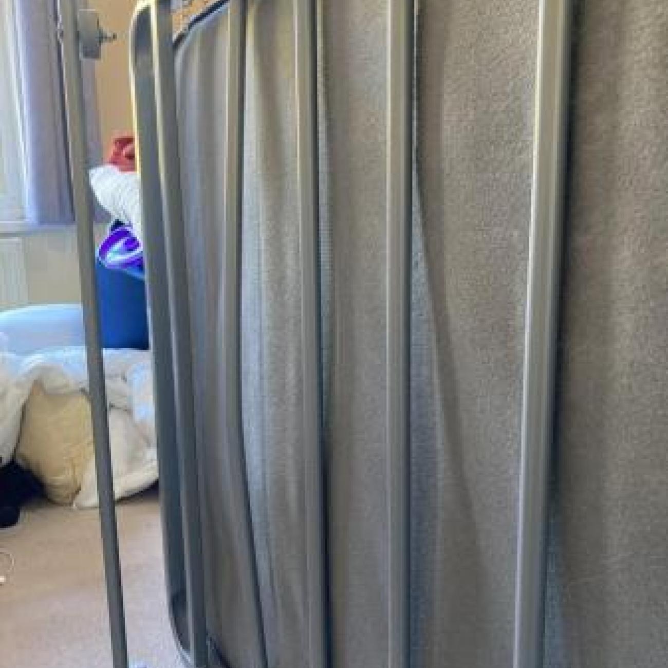 Single metal bed with folding single trundle bed on legs