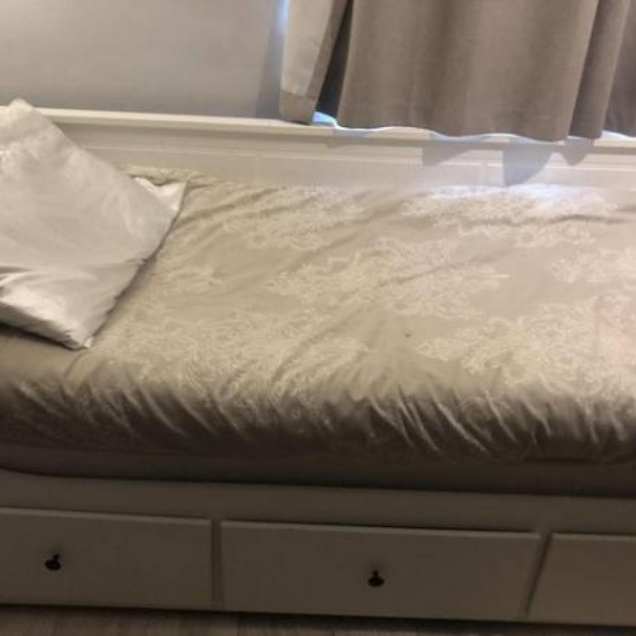 Ikea day bed hemnes in great condition