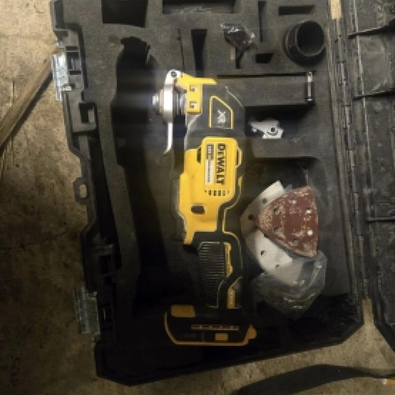 Cut to size fixing screws for UPVC window handles