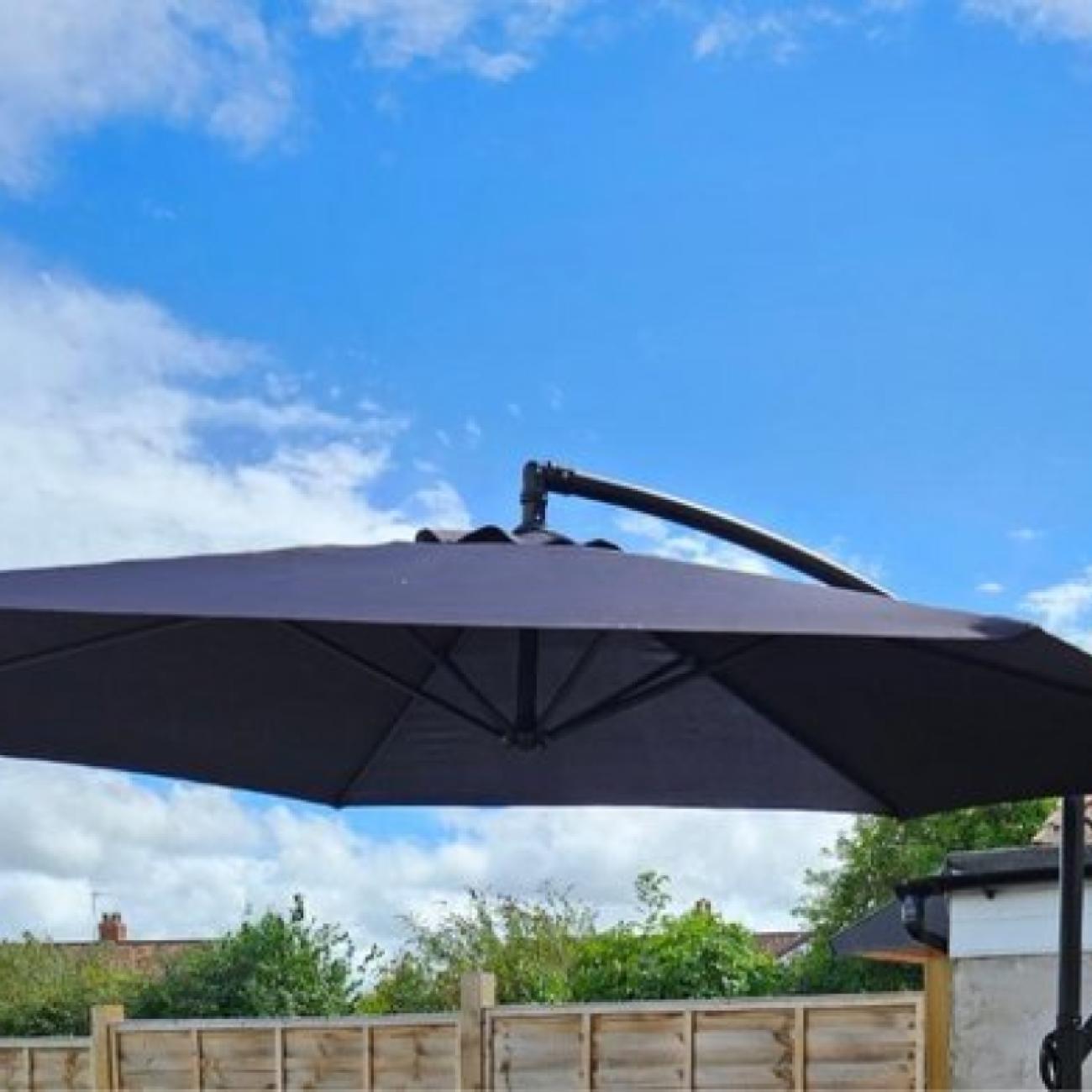 3M HANGING MARKET UMBRELLA