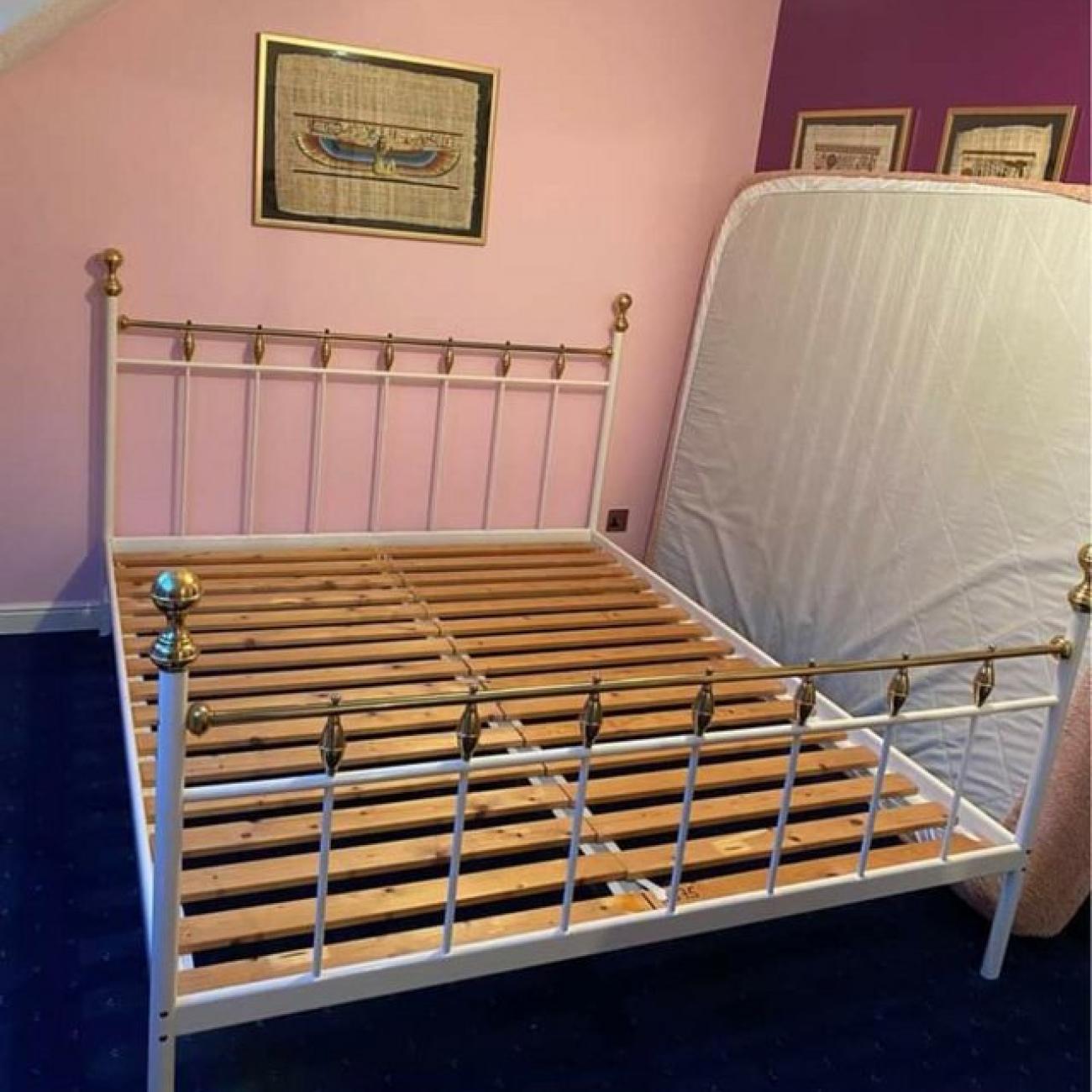 Queen size metal bed frame white/ gold colour