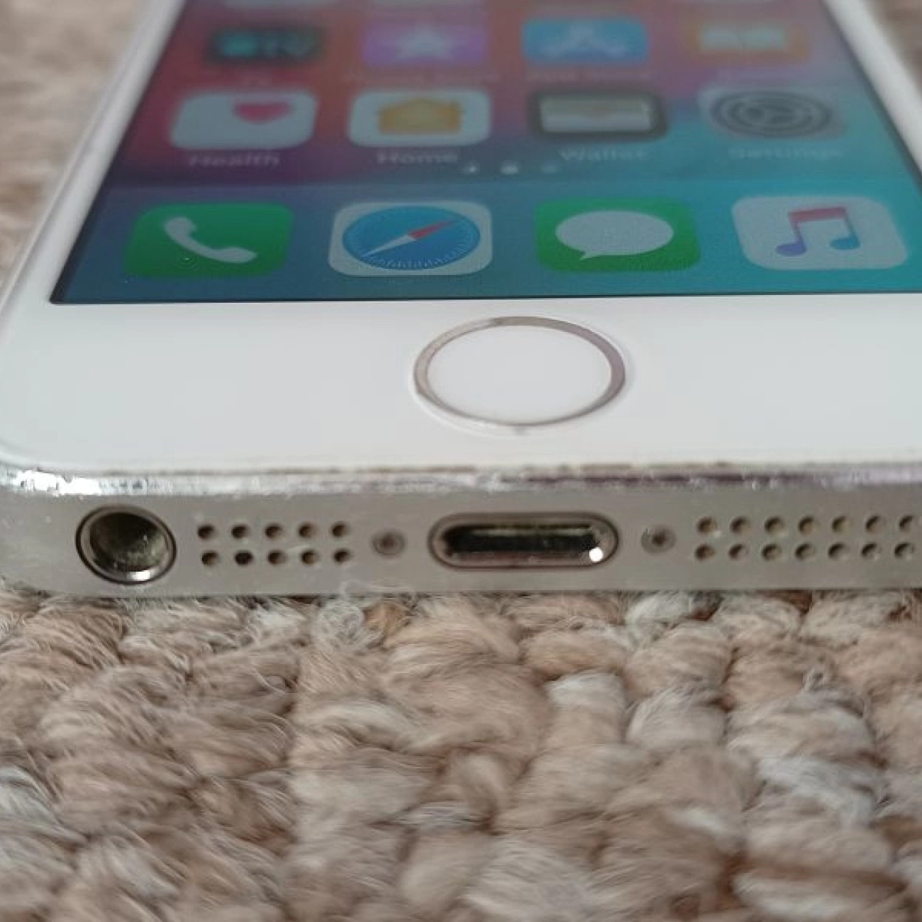 unlocked sim free apple iphone 5s mobile phone with free uk postage
