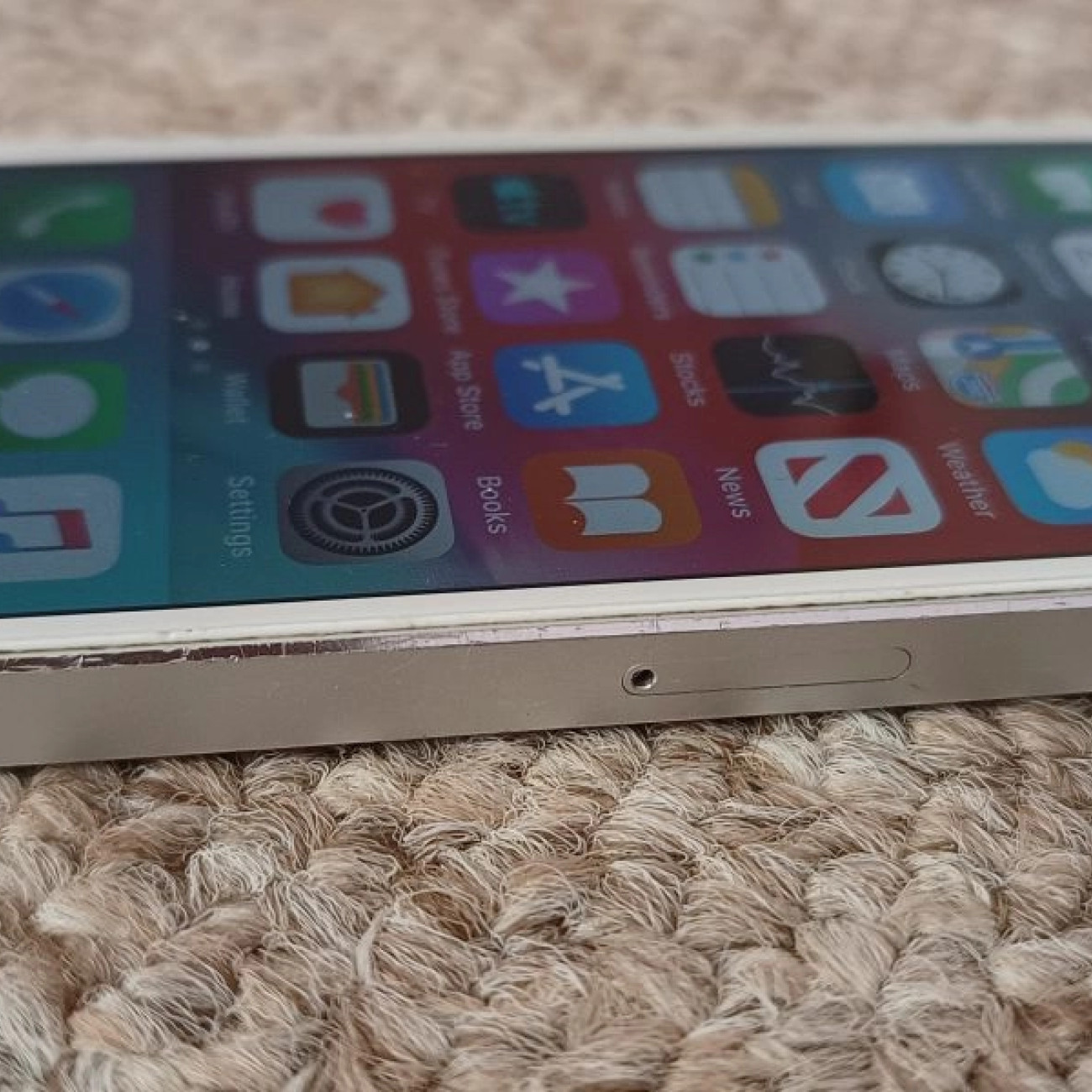 unlocked sim free apple iphone 5s mobile phone with free uk postage