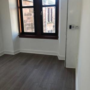 LOVELY INE & THREE BEDROOM FLATS CLYDEBANK