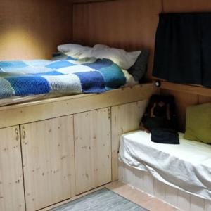 Houseboat, 2 beds 4 berths, 2 bathrooms, + ensuite, all bills included - W3 7UH