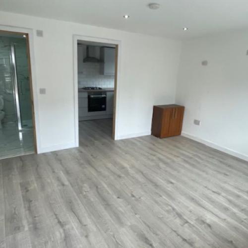 One Bedroom House Fully Refurbished in Fauldhouse L@@K house rent west lothian near train station