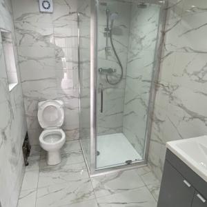One Bedroom House Fully Refurbished in Fauldhouse L@@K house rent west lothian near train station