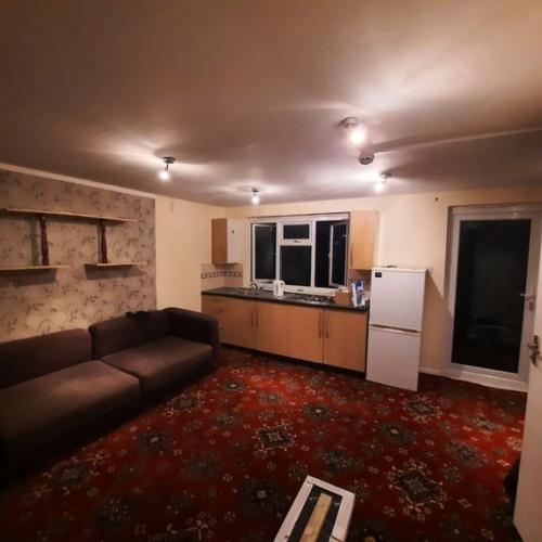 Spacious studio flat