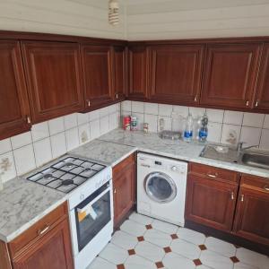 2 Bedroom House for rent, Edmonton N18