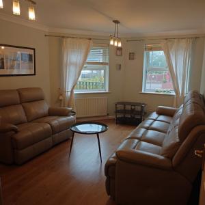 Two bedroom, two bathroom apartment with Allocated Parking in HOVE