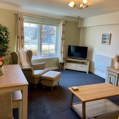 Central 2 bedroom/ 1 bathroom flat with pool, sauna and parking space