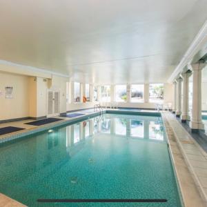 Central 2 bedroom/ 1 bathroom flat with pool, sauna and parking space