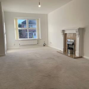 Immaculate 3 bed house to let with 2 car drive and garden. Oldham, Lancs