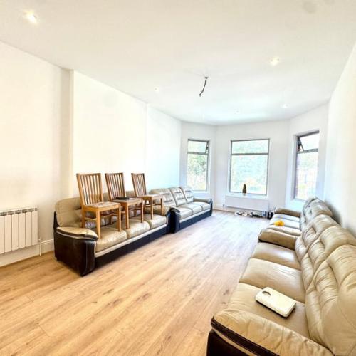 LARGE 3 BED Anson Road, Cricklewood / Willesden Green, NW2 3UY - REF: 2213