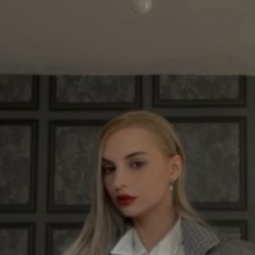 Sexy British girl available all weekend 