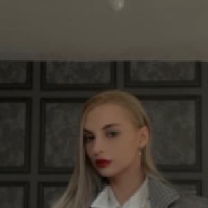Sexy British girl available all weekend 