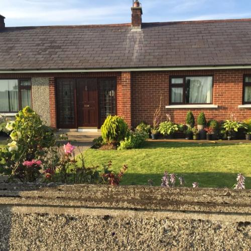 Fabulous Rustic Bungalow, amazing views over Lough Neagh. Short term 4-6 mths, 30 mins Belfast